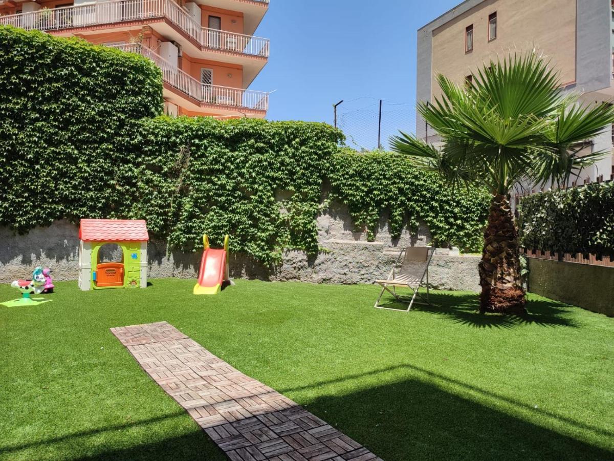 Appartamento Incantevole Con Parcheggio E Giardino Catania Luaran gambar