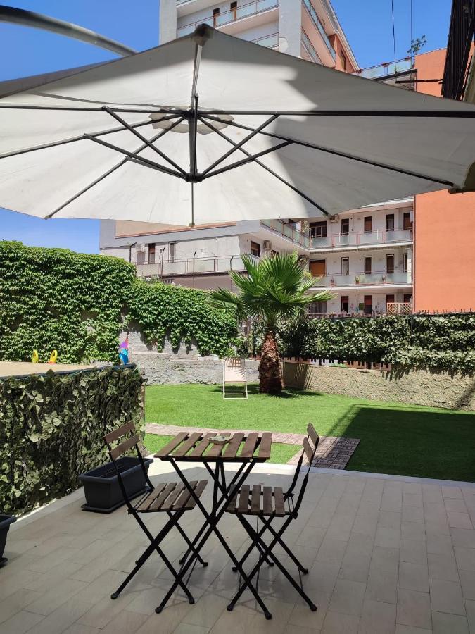 Appartamento Incantevole Con Parcheggio E Giardino Catania Luaran gambar